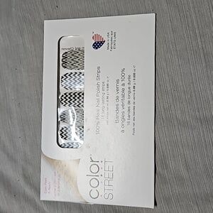 Color Street Nail Strips in 'Keep Calm And Chevron'